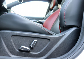 Подержанный автомобиль Geely Coolray 2023 года (14 фото)