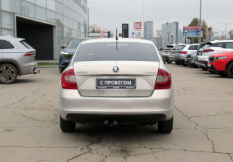 Подержанный автомобиль Skoda Rapid Liftback 2014 года (6 фото)