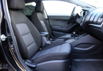 Подержанный автомобиль Kia Cerato Sedan 2013 года (10 фото)