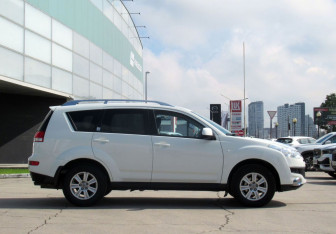 Подержанный автомобиль Citroen C-Crosser 2011 года (4 фото)