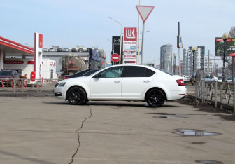 Подержанный автомобиль Skoda Octavia Liftback 2018 года (8 фото)