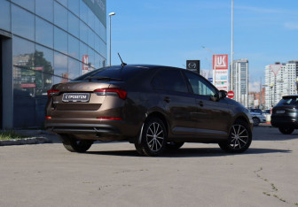 Подержанный автомобиль Skoda Rapid Liftback 2021 года (5 фото)
