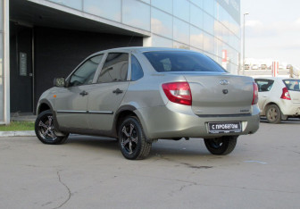 Подержанный автомобиль LADA (ВАЗ) Granta Sedan 2012 года (7 фото)