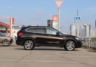 Подержанный автомобиль BMW X1 2016 года (4 фото)