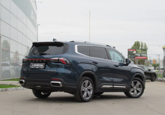 Подержанный автомобиль Geely Okavango 2023 года (5 фото)