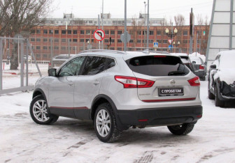 Подержанный автомобиль Nissan Qashqai 2017 года (7 фото)
