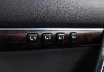 Подержанный автомобиль Toyota Land Cruiser Suv 2008 года (18 фото)