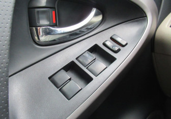 Подержанный автомобиль Toyota RAV4 2008 года (12 фото)