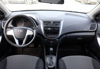 Подержанный автомобиль Hyundai Solaris Sedan 2011 года (13 фото)