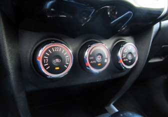 Подержанный автомобиль Citroen C4 Aircross 2012 года (15 фото)