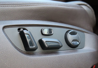 Подержанный автомобиль Volkswagen Touareg 2013 года (14 фото)