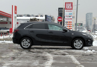 Подержанный автомобиль Kia Ceed Hatchback 2019 года (4 фото)