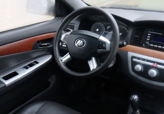 Подержанный автомобиль Lifan Solano 2012 года (12 фото)