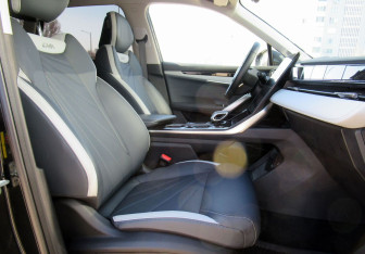 Подержанный автомобиль Geely Atlas 2024 года (11 фото)