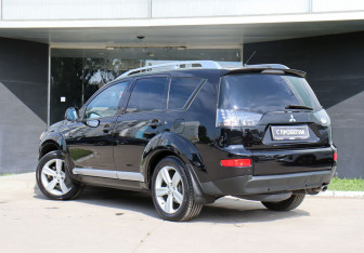 Подержанный автомобиль Mitsubishi Outlander 2008 года (7 фото)