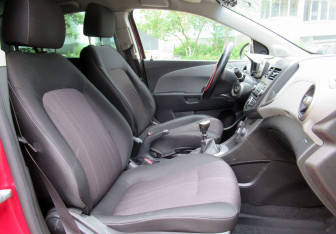 Подержанный автомобиль Chevrolet Aveo Sedan 2013 года (10 фото)