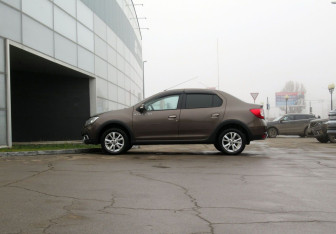Подержанный автомобиль Renault Logan Sedan 2019 года (8 фото)