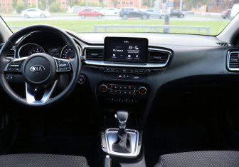 Подержанный автомобиль Kia Ceed Hatchback 2019 года (13 фото)