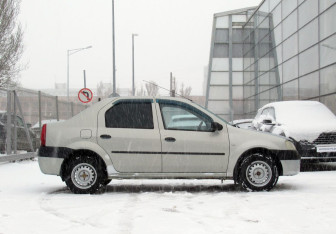 Подержанный автомобиль Renault Logan Sedan 2009 года (4 фото)