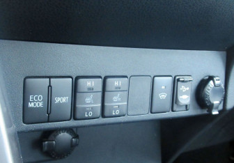 Подержанный автомобиль Toyota RAV4 2017 года (19 фото)