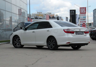 Подержанный автомобиль Toyota Camry Sedan 2017 года (7 фото)