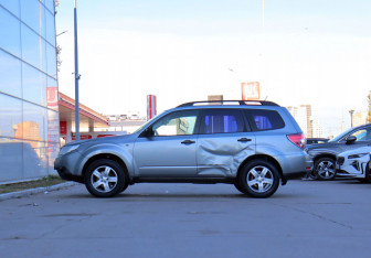 Подержанный автомобиль Subaru Forester Suv 2011 года (8 фото)