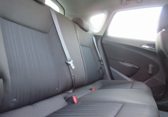 Подержанный автомобиль Opel Astra Hatchback 2013 года (11 фото)