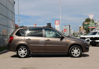 Подержанный автомобиль LADA (ВАЗ) Kalina Wagon 2013 года (4 фото)