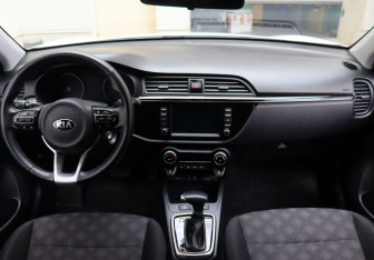 Подержанный автомобиль Kia Rio Sedan 2020 года (13 фото)