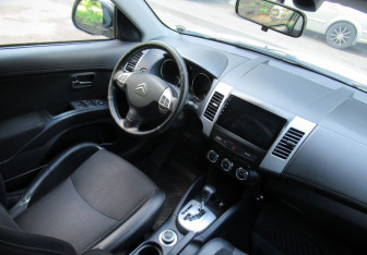 Подержанный автомобиль Citroen C-Crosser 2011 года (11 фото)