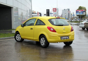 Подержанный автомобиль Opel Corsa 2011 года (7 фото)