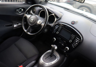 Подержанный автомобиль Nissan Juke 2013 года (12 фото)