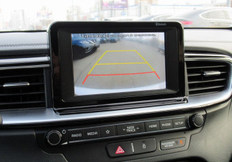 Подержанный автомобиль Kia Ceed Hatchback 2019 года (16 фото)