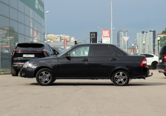 Подержанный автомобиль LADA (ВАЗ) Priora Sedan 2008 года (8 фото)
