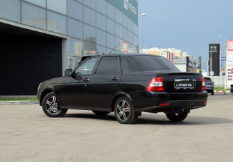 Подержанный автомобиль LADA (ВАЗ) Priora Sedan 2008 года (7 фото)