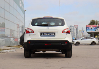 Подержанный автомобиль Nissan Qashqai 2012 года (6 фото)