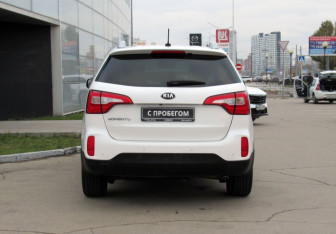 Подержанный автомобиль Kia Sorento 2017 года (6 фото)
