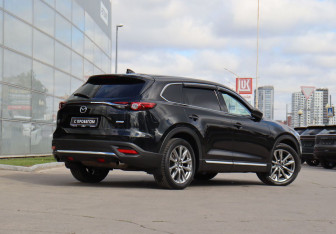 Подержанный автомобиль Mazda CX-9 2018 года (3 фото)