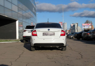 Подержанный автомобиль Skoda Rapid Liftback 2015 года (6 фото)