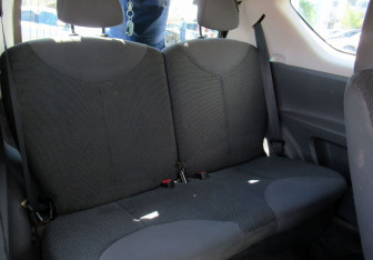 Подержанный автомобиль Peugeot 107 2007 года (13 фото)