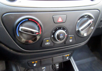 Подержанный автомобиль Hyundai Solaris Sedan 2021 года (14 фото)