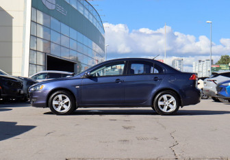 Подержанный автомобиль Mitsubishi Lancer Sedan 2008 года (8 фото)
