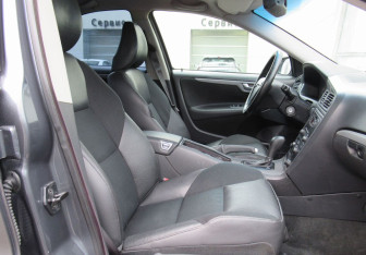 Подержанный автомобиль Volvo S60 2004 года (16 фото)