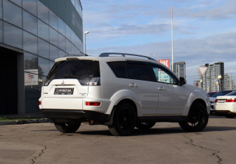 Подержанный автомобиль Mitsubishi Outlander 2010 года (5 фото)