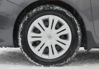 Подержанный автомобиль Toyota Corolla Sedan 2011 года (9 фото)