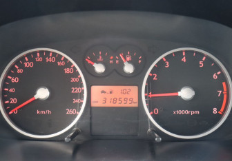 Подержанный автомобиль Hyundai Tuscani 2003 года (16 фото)