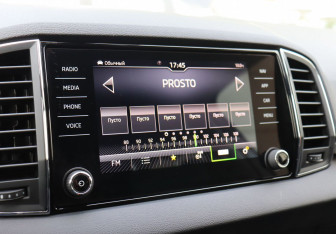 Подержанный автомобиль Skoda Karoq 2021 года (14 фото)