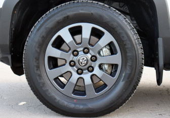Подержанный автомобиль Toyota Land Cruiser Prado 2024 года (9 фото)
