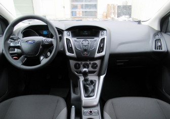 Подержанный автомобиль Ford Focus Sedan 2012 года (14 фото)