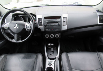 Подержанный автомобиль Mitsubishi Outlander 2008 года (18 фото)